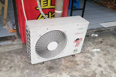 港口空调突然不制冷只吹自然风怎么办？