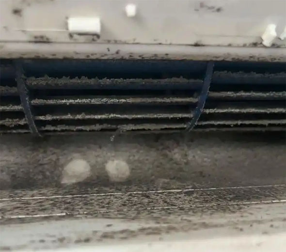 港口空调吹的风有股烧焦味是怎么回事